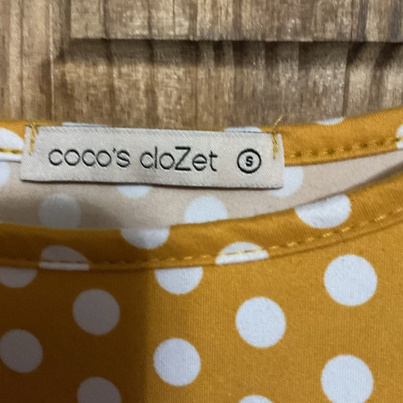 Coco’s cloZet Polka Dot Top - Picture 2 of 3